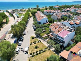 Doğanbey De Deniz Tarafında Mustakil Siteiçinde Bahçeli Satılık 3+1 Villa